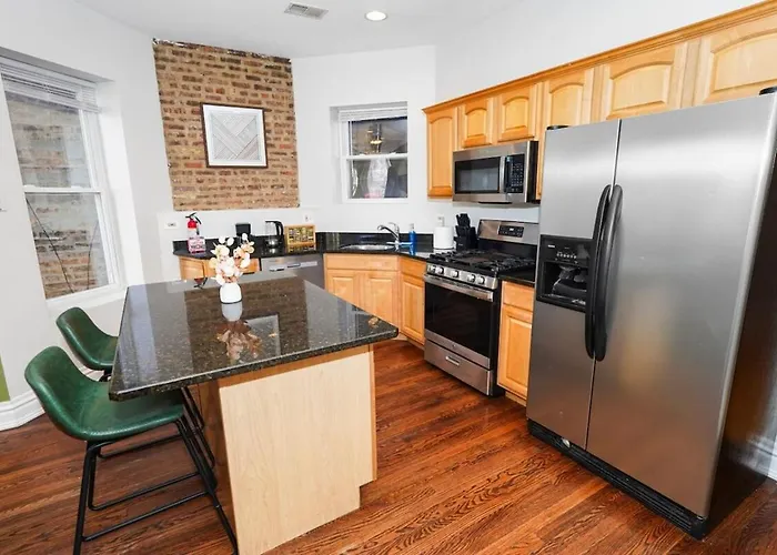 Apartamento King Bed 6br With Pool Table Sleeps 16 Near Humboldt Park Chicago