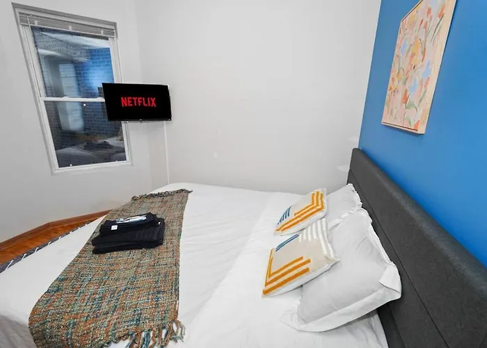King Bed 6br With Pool Table Sleeps 16 Near Humboldt Park *
