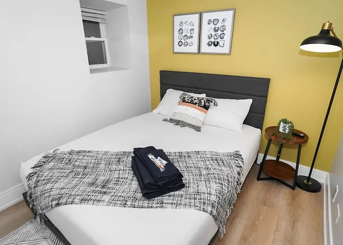 Apartamento King Bed 6br With Pool Table Sleeps 16 Near Humboldt Park