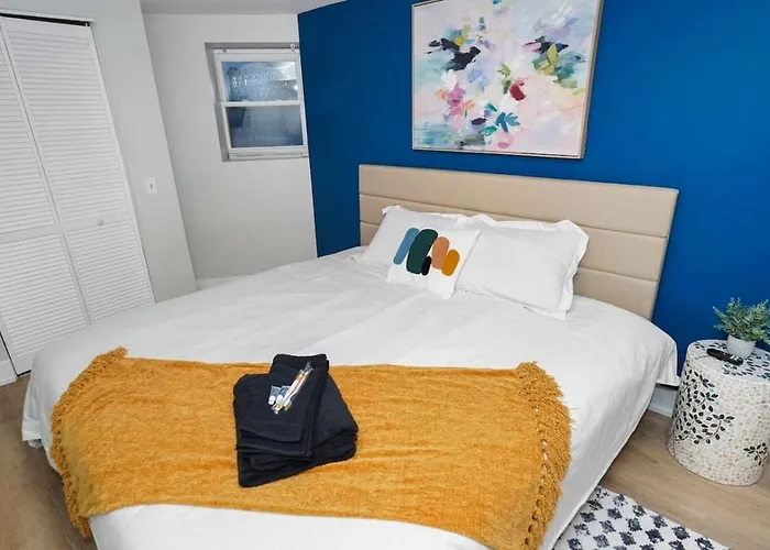 King Bed 6br With Pool Table Sleeps 16 Near Humboldt Park Apartamento