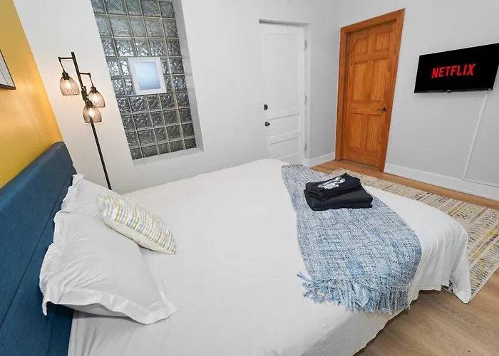 King Bed 6br With Pool Table Sleeps 16 Near Humboldt Park Apartamento Chicago
