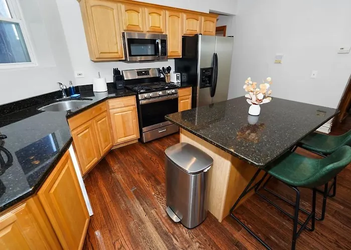 King Bed 6br With Pool Table Sleeps 16 Near Humboldt Park * Chicago
