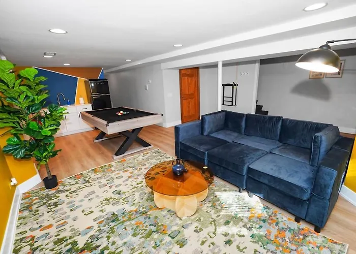 Apartment King Bed 6br With Pool Table Sleeps 16 Near Humboldt Park *