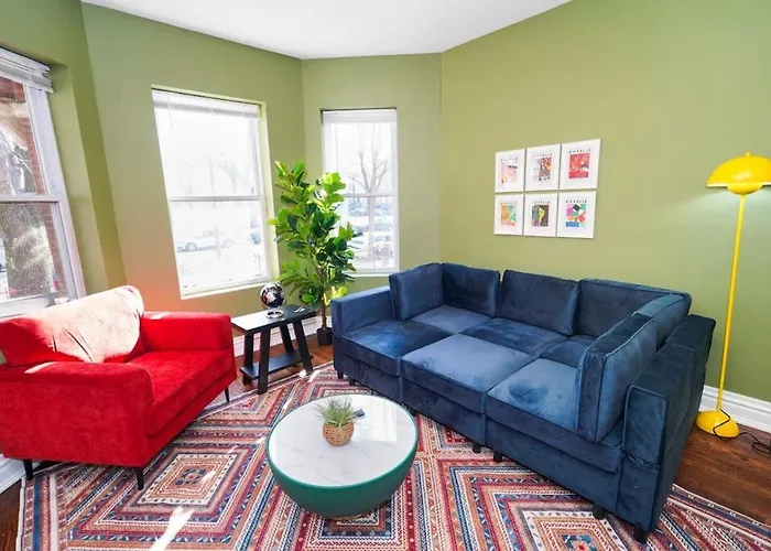 King Bed 6br With Pool Table Sleeps 16 Near Humboldt Park Apartment Chicago