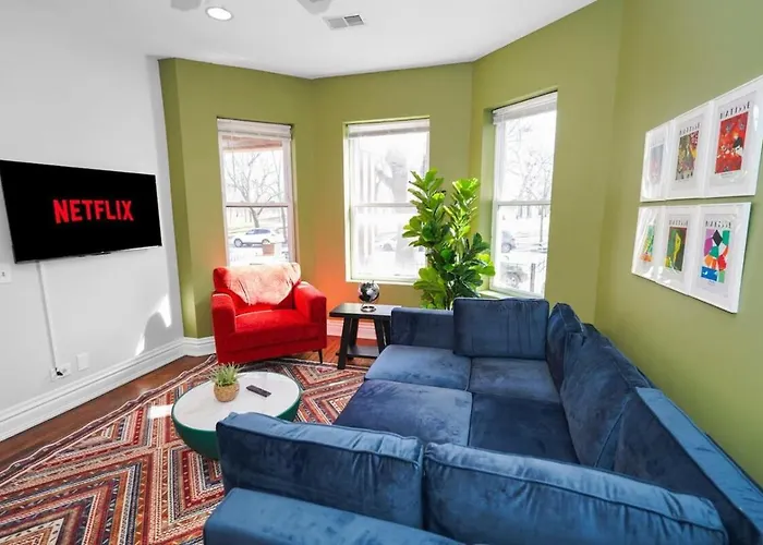 King Bed 6br With Pool Table Sleeps 16 Near Humboldt Park *