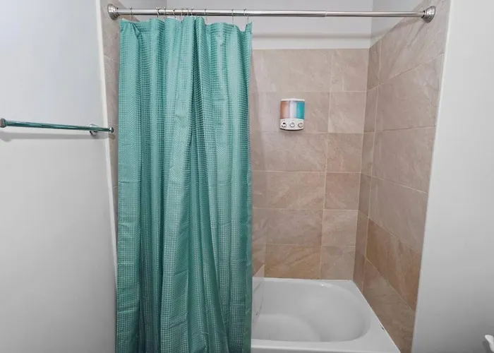 King Bed 6br With Pool Table Sleeps 16 Near Humboldt Park Apartment *