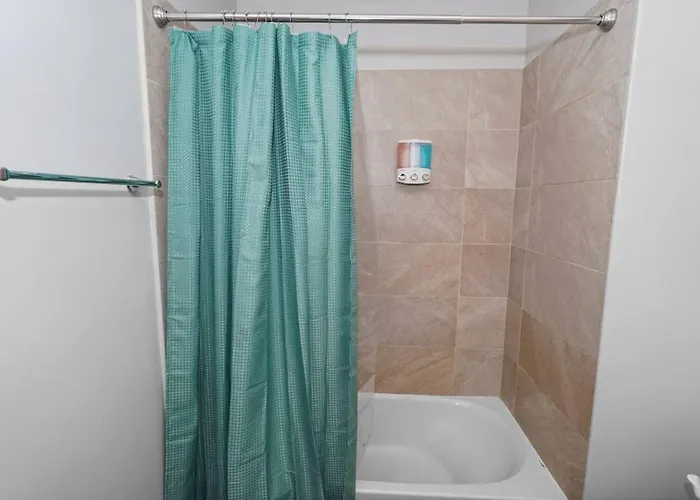 King Bed 6br With Pool Table Sleeps 16 Near Humboldt Park Apartamento